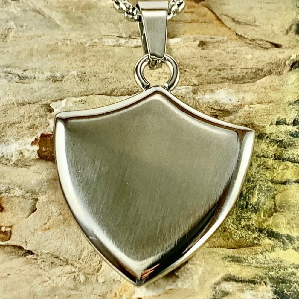 NWOT Engravable Shield Necklace 24”